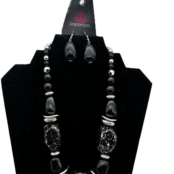 Paparazzi Black Chunky Bead Necklace & Earrings Set With Silver Accents Bold Sta - Picture 8 of 8